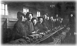 Bilde: Barnearbeidere ved Foldal Verk i Hedmark, ca. 1912