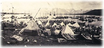 Bilde: Markedet på Stokmarknes i slutten av det nittende århundret